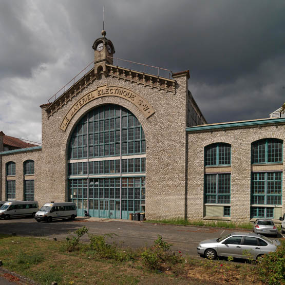 Usine de matériel électrique industriel Schneider et Cie, puis Le Matériel Electrique Scheider-Westinghouse (SW), puis Jeumont-Schneider (JS), actuellement ensemble industriel appelé "Espace Technologique et Industriel de Champagne-sur-Seine" (zone ETIC)