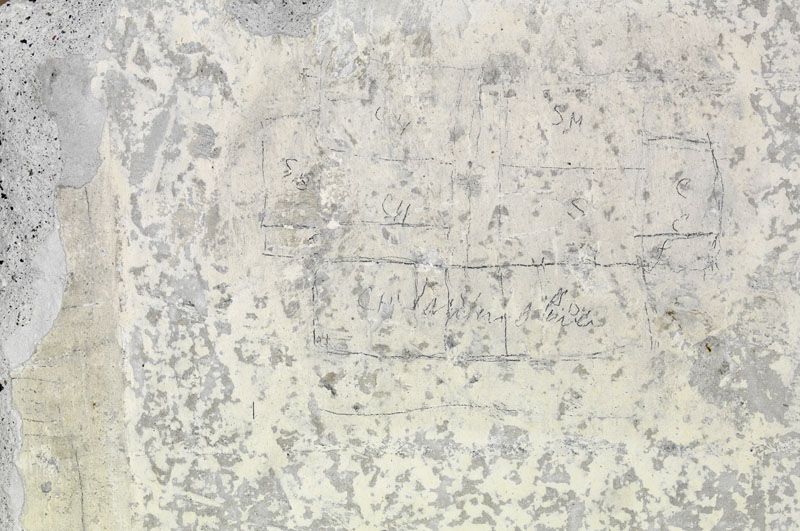 graffiti de chambrée sur carreau de plâtre formant contre-cloison