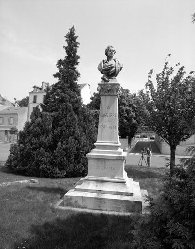 monument de Daguerre (1787-1851)