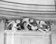 Ensemble de quatre groupes sculptés