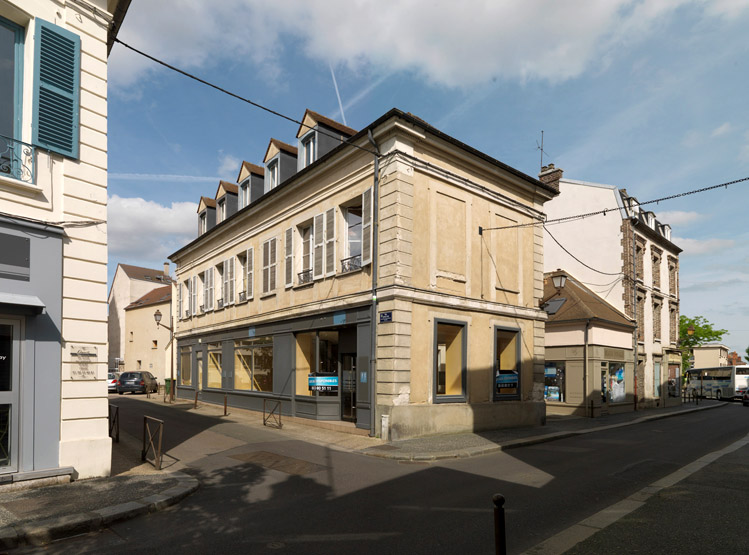 hôtels, maisons, immeubles