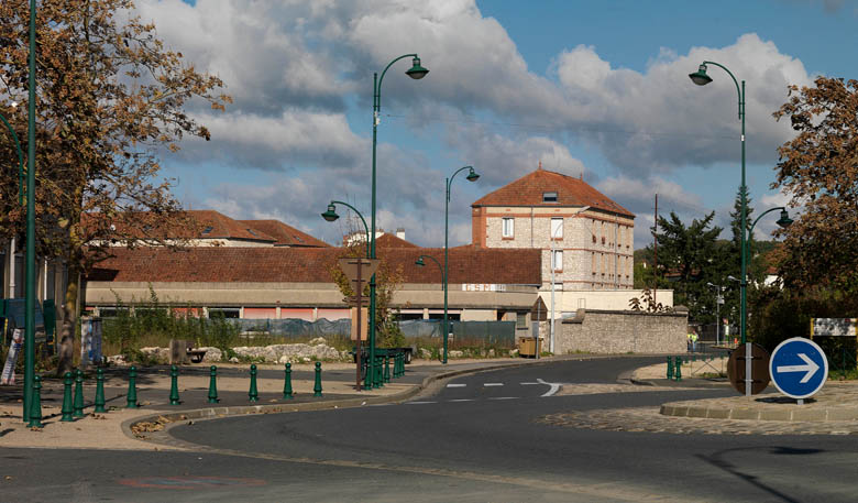 Usine de matériel électrique industriel Schneider et Cie, puis Le Matériel Electrique Scheider-Westinghouse (SW), puis Jeumont-Schneider (JS), actuellement ensemble industriel appelé "Espace Technologique et Industriel de Champagne-sur-Seine" (zone ETIC)
