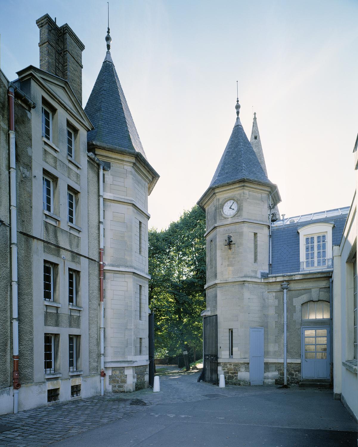 Château d'Athis, actuellement école Saint-Charles