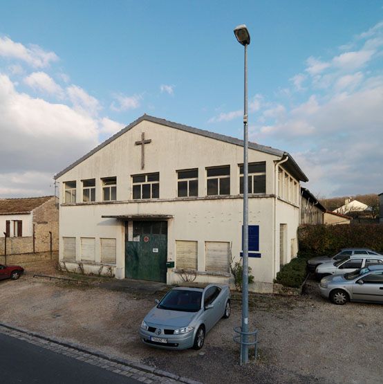 Samoreau - usine de construction navale Robin, puis Robin Industries, puis usine de matériel d'équipement industriel Milton Roy Mixing, actuellement chapelle et magasin de commerce