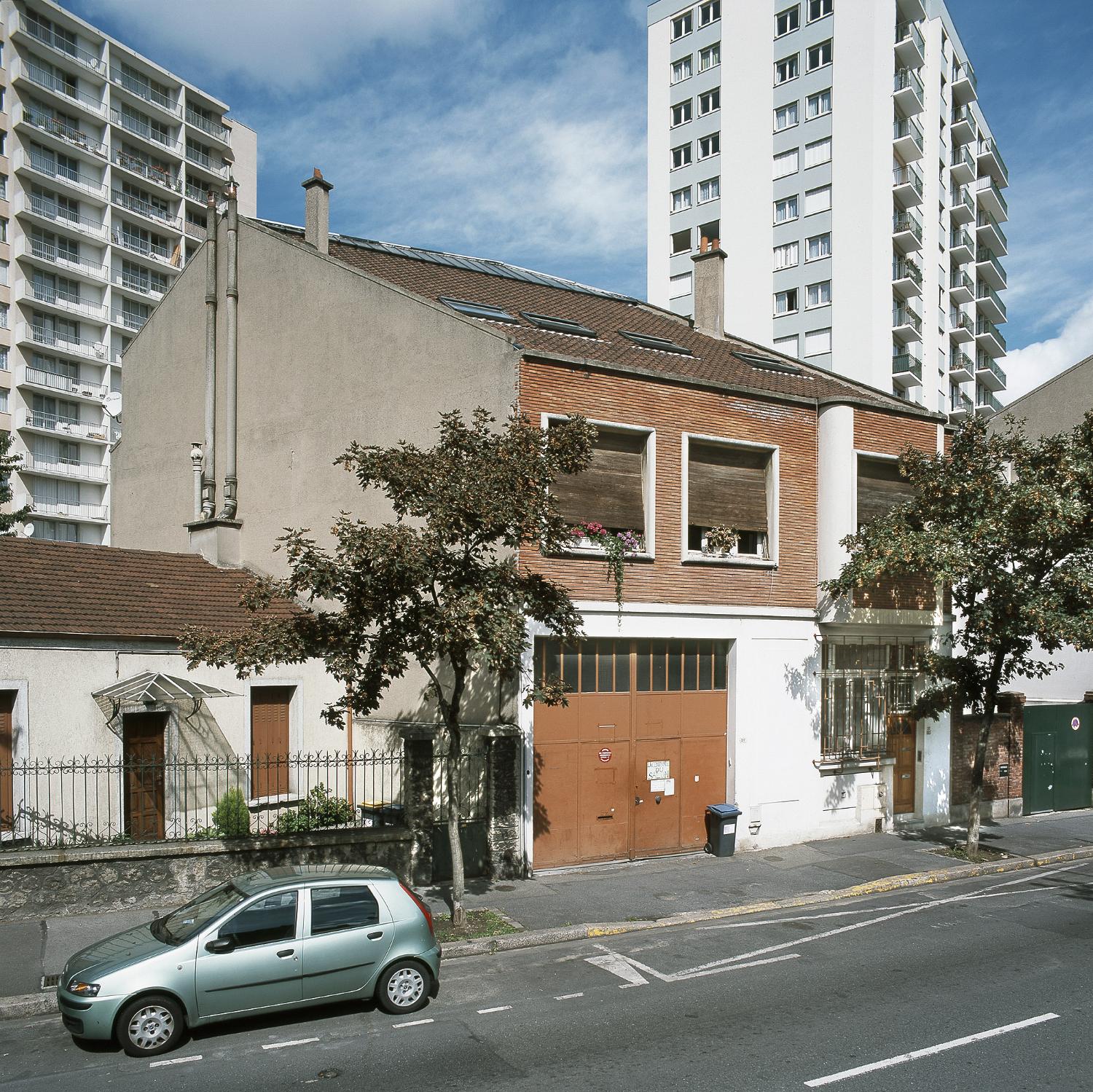 Usine d'emboutissage et d'articles en matière plastique de la Société des moules métalliques et matières plastiques (M.M.M.P.), actuellement entrepôt commercial