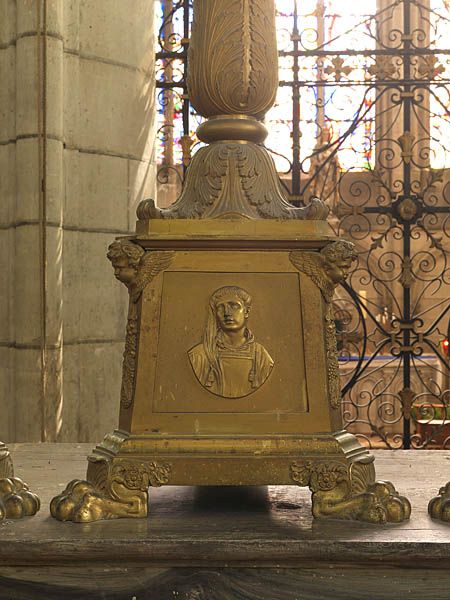 tabernacle, croix et chandeliers du maître-autel