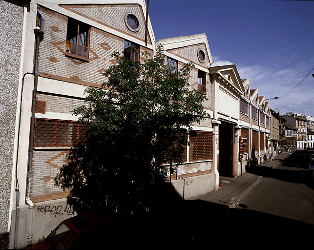 Usine de peausserie (usine de traitement des peaux de lapin) C. et E. Chapal frères et cie, puis Société anonyme des anciens établissements C. et E. Chapal frères et cie, actuellement hôtel industriel, logement et ateliers d'artistes