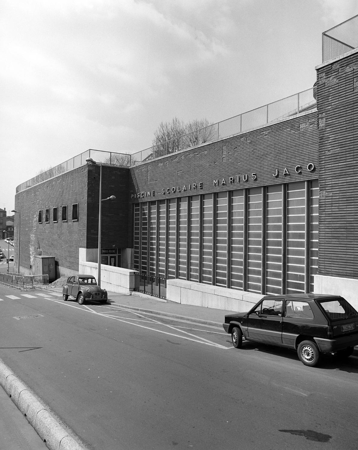 Ecole maternelle, école primaire de garçons, école primaire de filles dites groupe scolaire Marius Jacotot