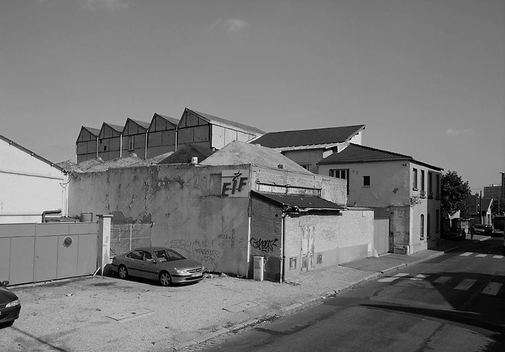 Usine de peausserie Dubois et Jacomet, puis usine de teinturerie Alavoine et Jouault, puis Vivetta, puis usine textile E.I.F (détruit après inventaire)