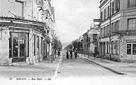 La rue Dajot, vers le début du 20e siècle. Carte postale. (Musée municipal de Melun. inv. 983.2.668)