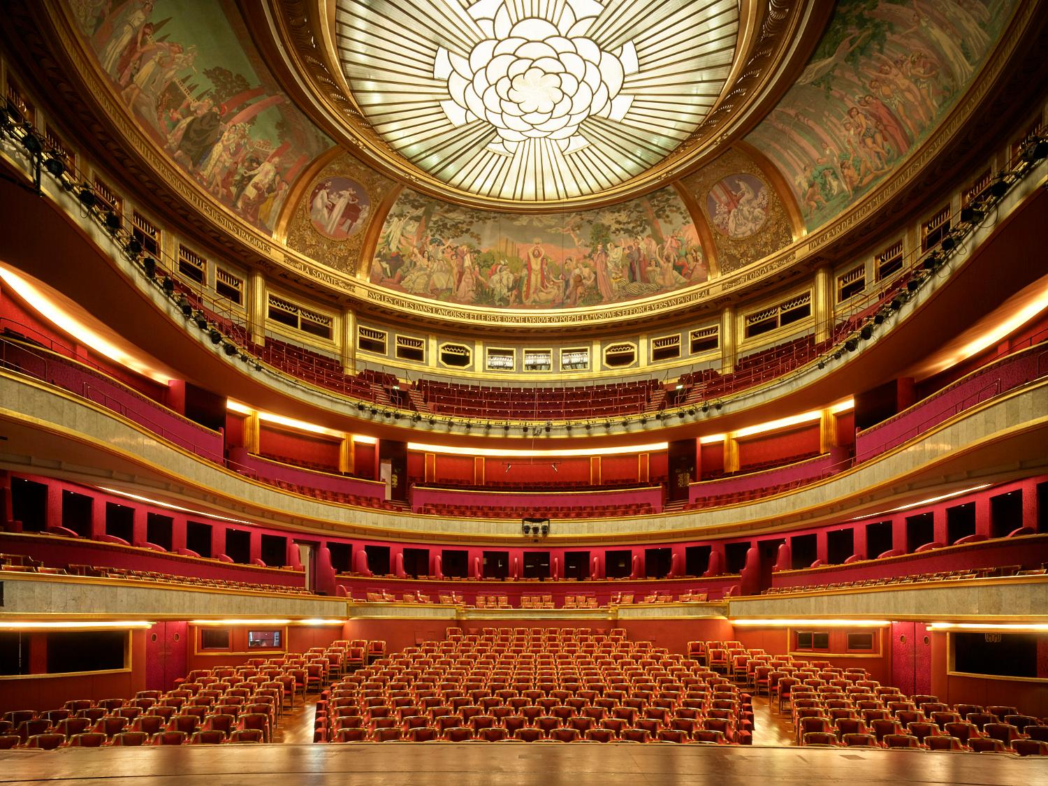 Champs-Élysées (Paris, 8e arrondissement), théâtre des