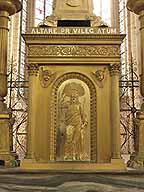 tabernacle, croix et chandeliers du maître-autel