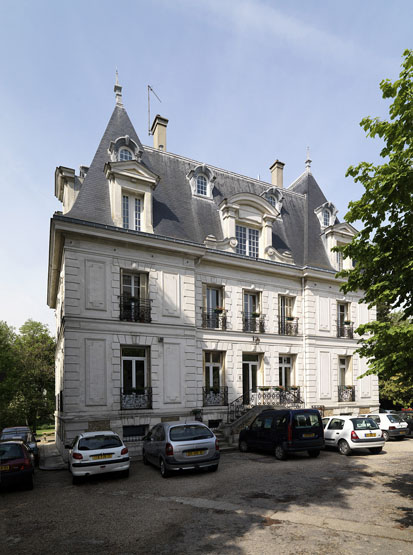 maison de notable dite Château d'Ormesson, puis orphelinat Sainte Jeanne, actuellement Agence de l'aide sociale à l'enfance de la préfecture de Paris