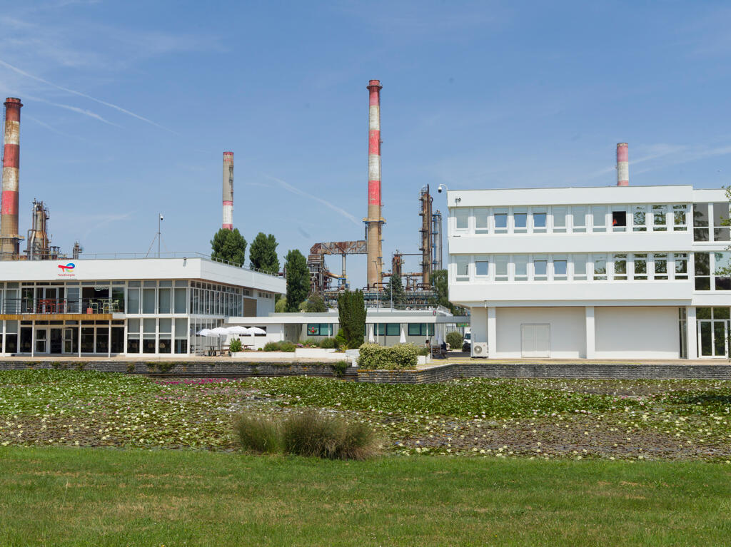 Sous-dossier 1 : bâtiment administratif et restaurant d'entreprise de la Raffinerie de l’Île-de-France, actuellement plateforme TotalEnergies de Grandpuits