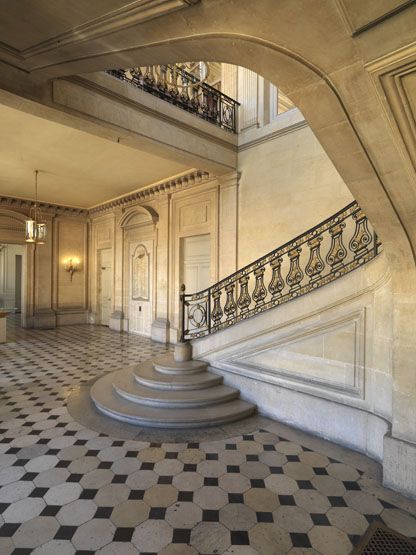 rampe d'appui, escalier de l' hôtel du Châtelet, actuellement Ministère du Travail (non étudié)