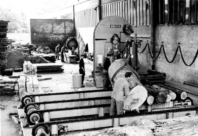 Fontaine-le-Port - scierie et usine de menuiserie (usine de parquets) Millet, actuellement manège à chevaux