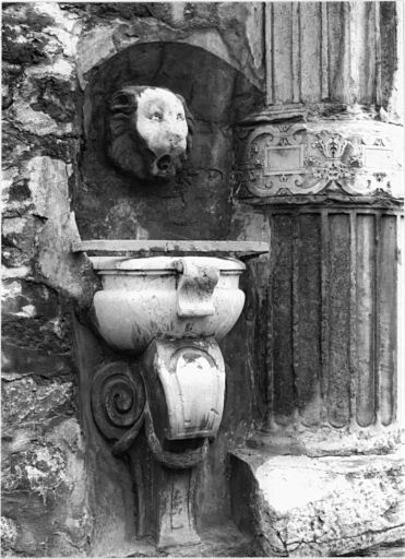 fonts baptismaux, fontaine à eau potable