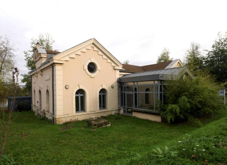 Usine élévatoire des eaux de Seine, actuellement clinique vétérinaire Saint-Roch