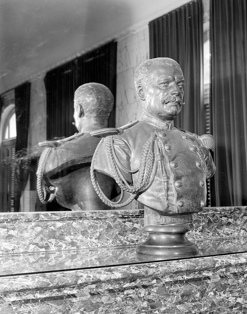 Buste : commandant Olympe Hériot (2)