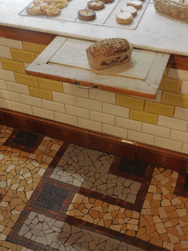 carrelage mural, carrelage de sol de la boulangerie reine Élisabeth