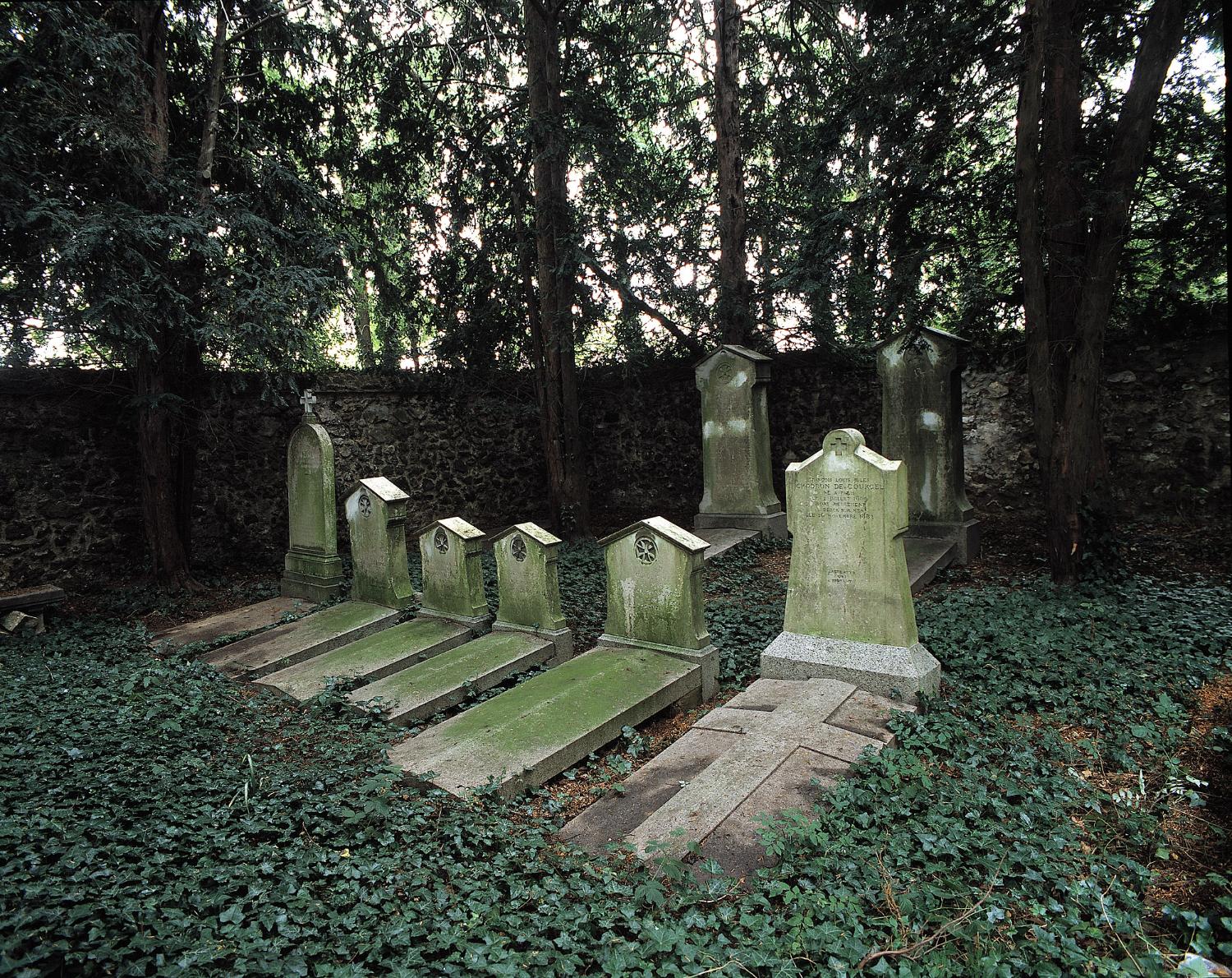 cimetière privé de la famille Chodron de Courcel