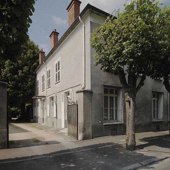 Avon - usine de meubles Jourdain, puis usine de menuiserie Barthélémy, actuellement entrepôt commercial