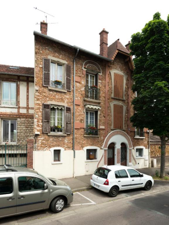 hôtels, maisons, immeubles