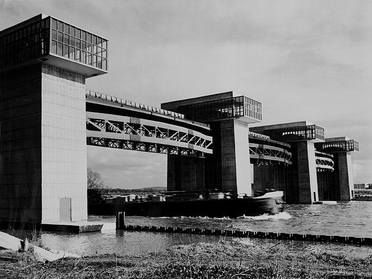 barrage mobile à vannes levantes, écluses