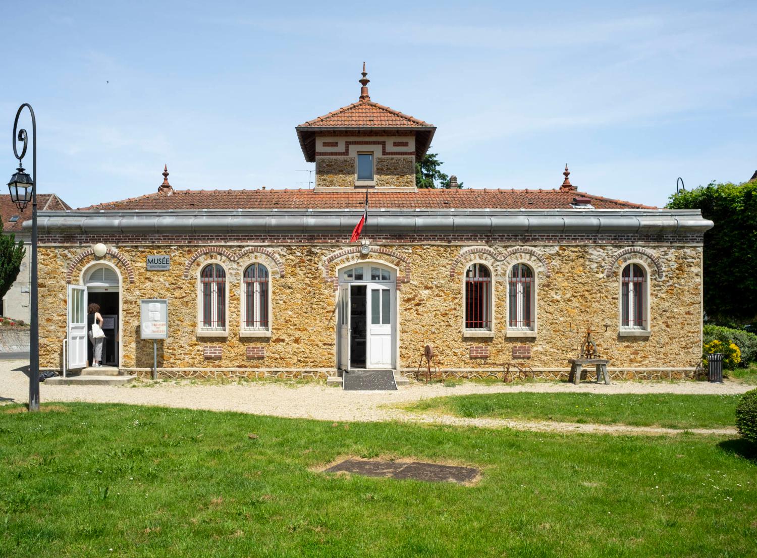 Bains-douches, actuel musée Hippolyte Henri