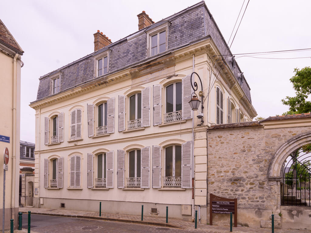 Maison de villégiature, puis maison bourgeoise, actuellement médiathèque, 43 rue Langlois
