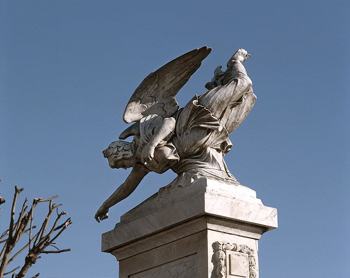 sculpture : Victoire jouant de la trompette