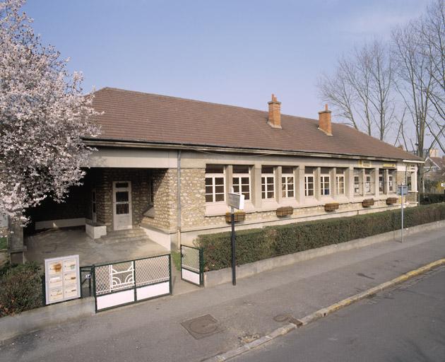 dispensaire et bains-douches du Val, actuellement mairie annexe