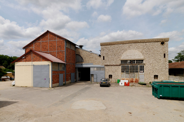 Usine de matériel électrique industriel Schneider et Cie, puis Le Matériel Electrique Scheider-Westinghouse (SW), puis Jeumont-Schneider (JS), actuellement ensemble industriel appelé "Espace Technologique et Industriel de Champagne-sur-Seine" (zone ETIC)