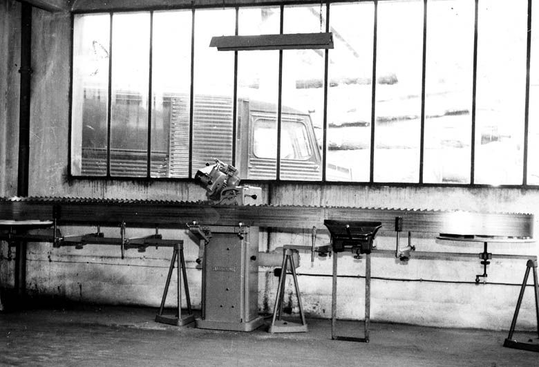 Fontaine-le-Port - scierie et usine de menuiserie (usine de parquets) Millet, actuellement manège à chevaux