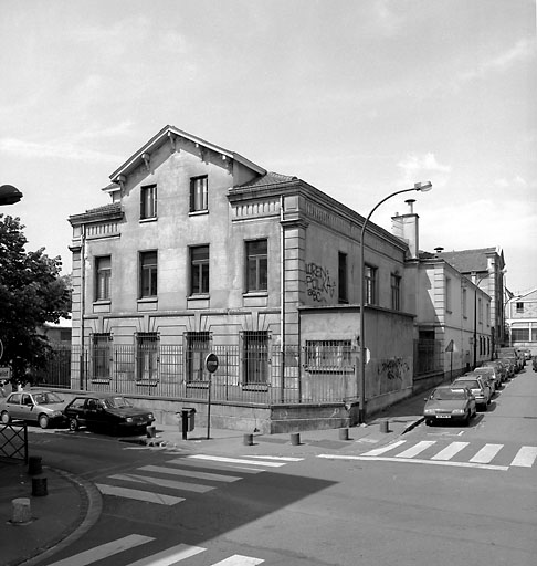 Usine de peausserie (usine de traitement des peaux de lapin) C. et E. Chapal frères et cie, puis Société anonyme des anciens établissements C. et E. Chapal frères et cie, actuellement hôtel industriel, logement et ateliers d'artistes