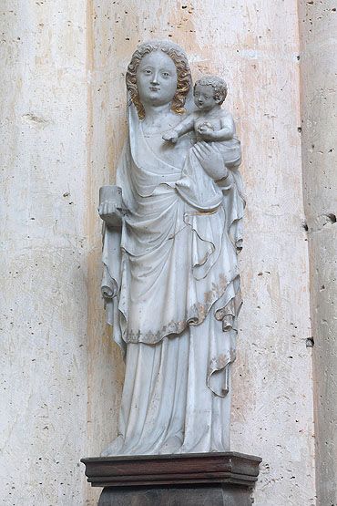 statue : Vierge à l'Enfant