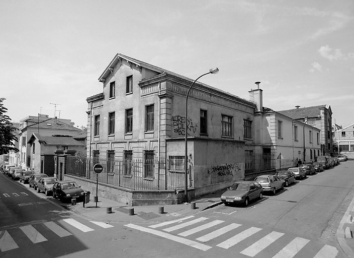 Usine de peausserie (usine de traitement des peaux de lapin) C. et E. Chapal frères et cie, puis Société anonyme des anciens établissements C. et E. Chapal frères et cie, actuellement hôtel industriel, logement et ateliers d'artistes