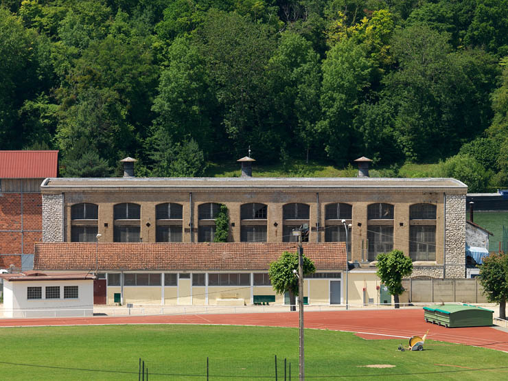 Usine de matériel électrique industriel Schneider et Cie, puis Le Matériel Electrique Scheider-Westinghouse (SW), puis Jeumont-Schneider (JS), actuellement ensemble industriel appelé "Espace Technologique et Industriel de Champagne-sur-Seine" (zone ETIC)