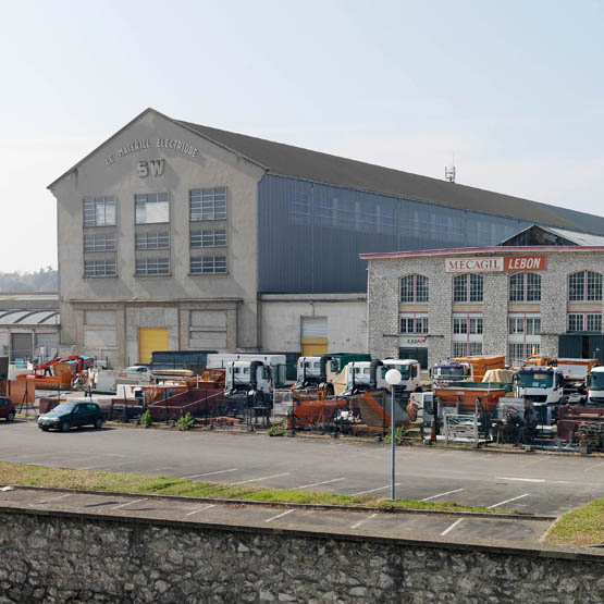Usine de matériel électrique industriel Schneider et Cie, puis Le Matériel Electrique Scheider-Westinghouse (SW), puis Jeumont-Schneider (JS), actuellement ensemble industriel appelé "Espace Technologique et Industriel de Champagne-sur-Seine" (zone ETIC)