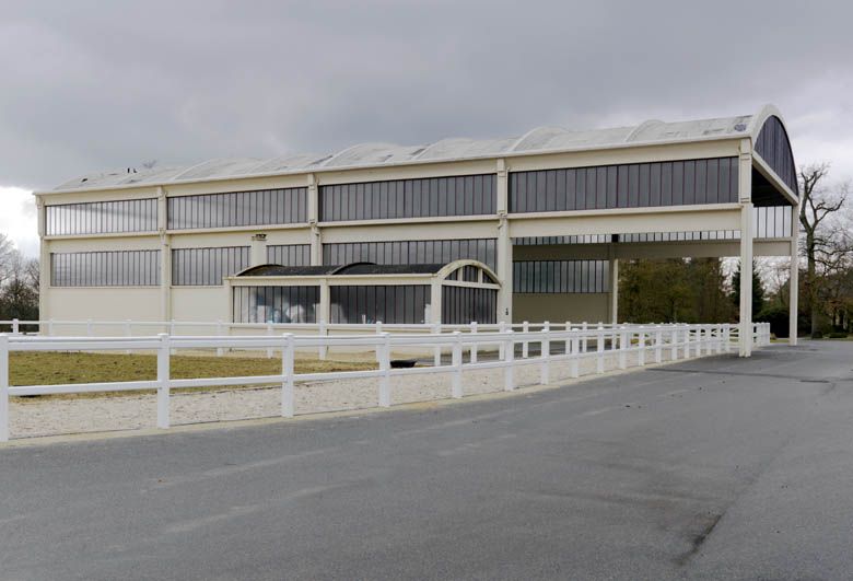 Fontaine-le-Port - scierie et usine de menuiserie (usine de parquets) Millet, actuellement manège à chevaux