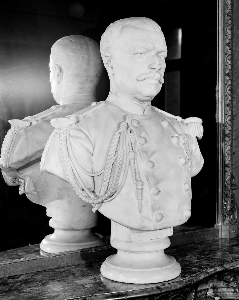 Buste : commandant Olympe Hériot (1)