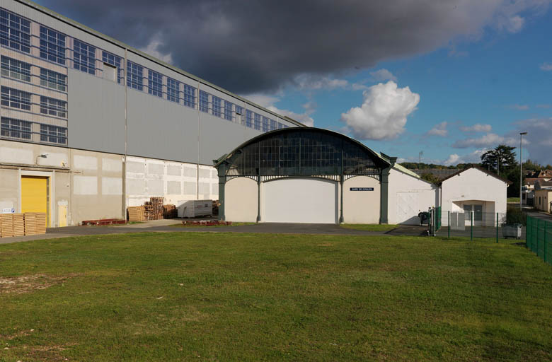 Usine de matériel électrique industriel Schneider et Cie, puis Le Matériel Electrique Scheider-Westinghouse (SW), puis Jeumont-Schneider (JS), actuellement ensemble industriel appelé "Espace Technologique et Industriel de Champagne-sur-Seine" (zone ETIC)