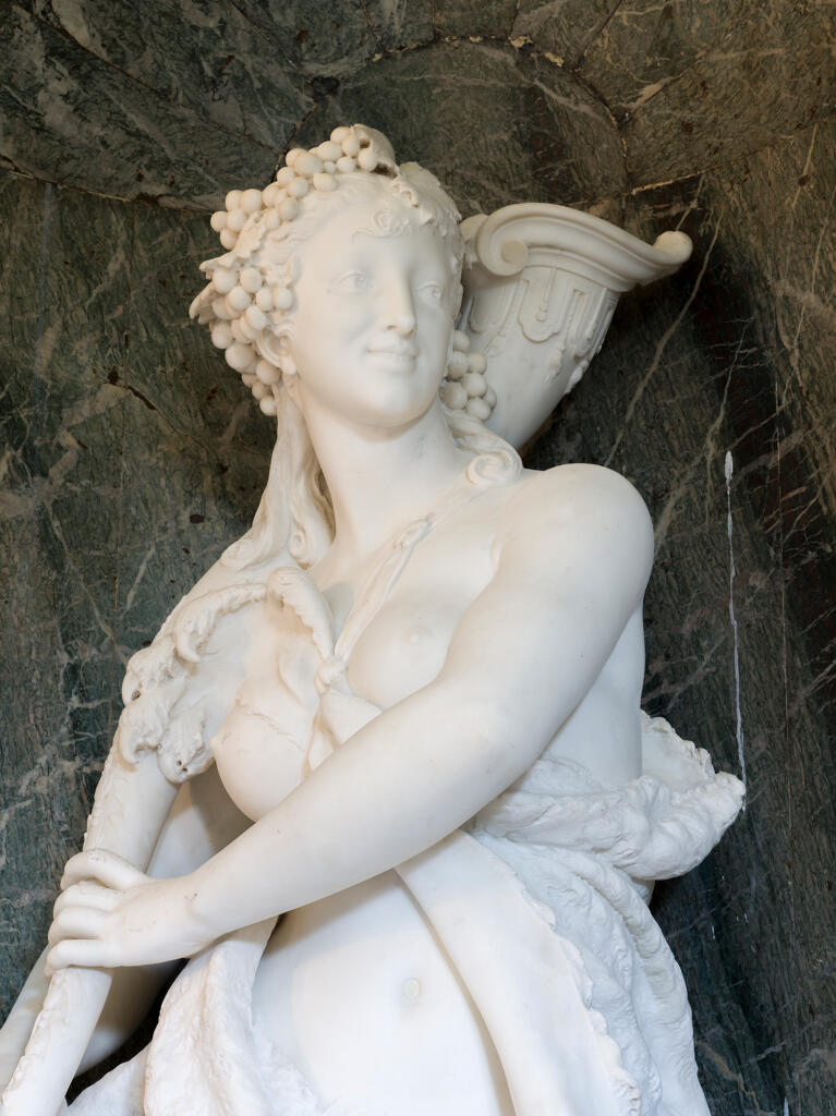 Quatre sculptures en marbre des quatre saisons