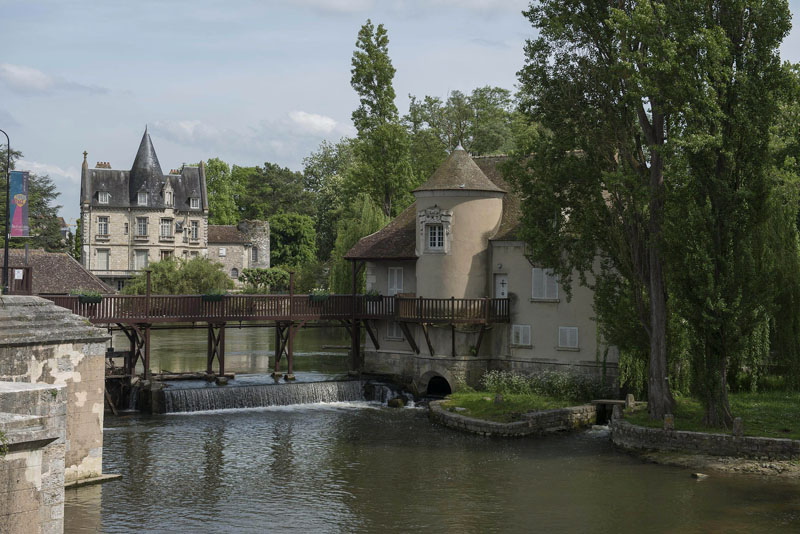 Moret-sur-Loing - Moulin à foulon, puis scierie, puis moulin à blé, appelé "moulin du dessus", "moulin d'amont" ou "moulin Provencher", actuellement maison (musée du Sucre d'Orge)