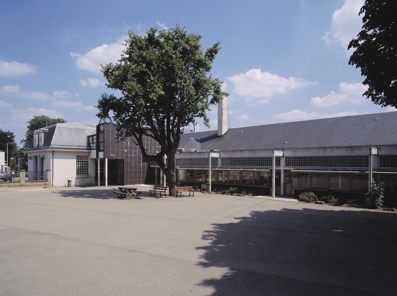 école primaire Pierre-et-Marie-Curie ; école maternelle Pauline-Kergomard