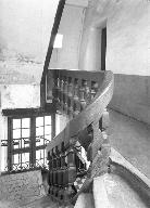 L'escalier secondaire comportait des gardes-corps en ferronnerie du côté du vide des fenêtres. (Fonds Bertin).