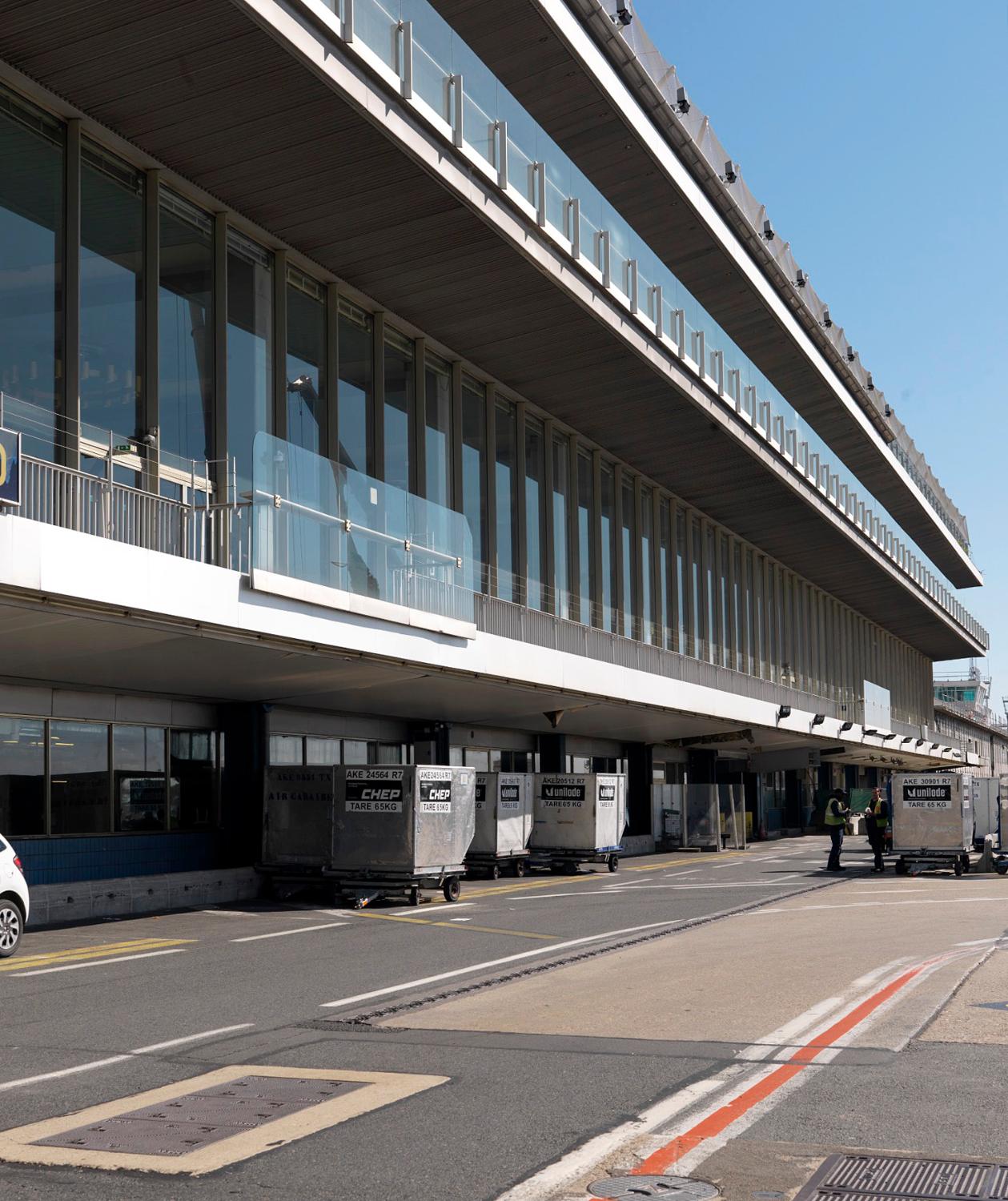 Orly 4 (depuis 2019), Orly-Sud (de 1971 à 2019), Installations terminales (de 1961 à 1971) Aérogare Sud ( de 1954 à 1961)