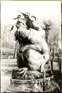 Statue : Lion attaquant un cheval (œuvre disparue)