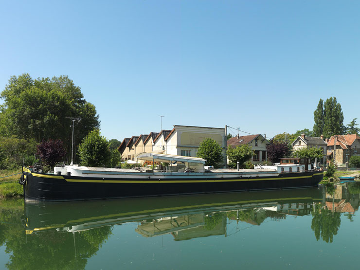 Veneux-les-Sablons - Atelier de réparation de moteurs navals Bouis