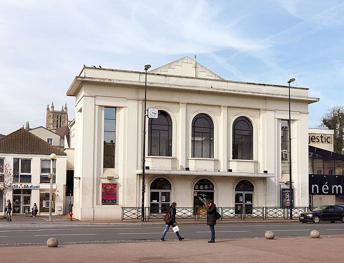 théâtre, aujourd'hui cinéma